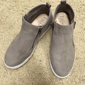 Taupe zip bootie